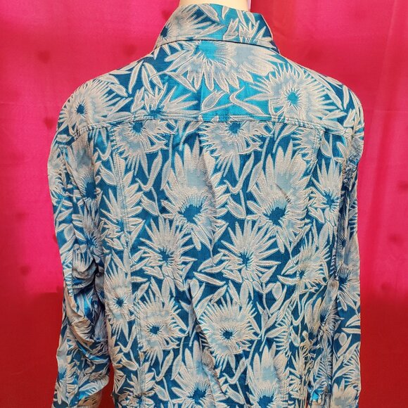 #238 Chico's Blue White Patterned Button-Down Dressy Shirt Size 3 (16) - Picture 3 of 6